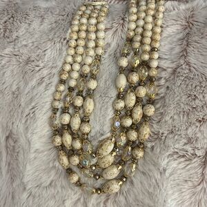 Stunning vintage JAPAN white/gold necklace!!